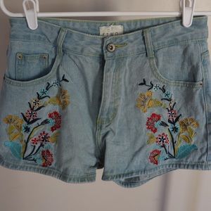 Denim shorts with appliquéd flowers